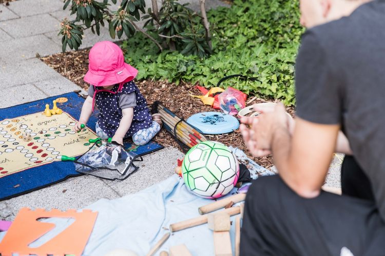 Bei unseren Workshops und Veranstaltungen organisieren wir auf Wunsch eine kostenfreie Kinderbetreuung vor Ort durch geschulte Betreuungspersonen. Foto: Christian Hüller