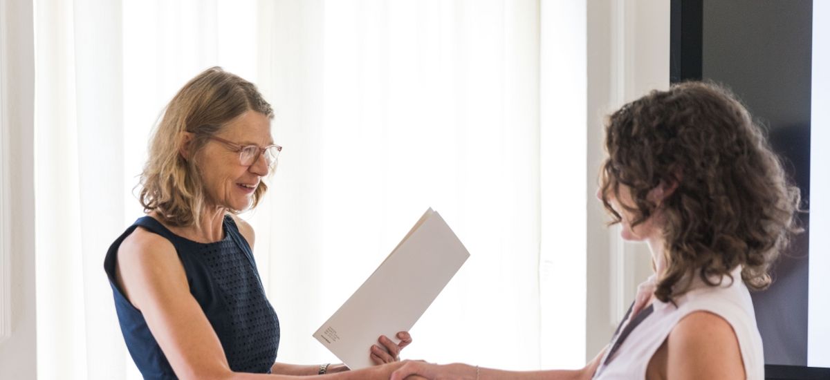 Kanzlerin Prof. Birgit Dräger überreicht die Pre-Doc-Awards 2018. Foto: Christian Hüller