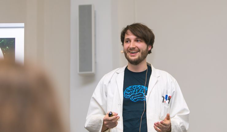  An early career researcher presents his work on stage at the Science Slam. Photo: Swen Reichhold